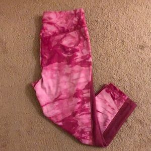 Zyia Active Light and Tight Fuchsia Hendrix Capris